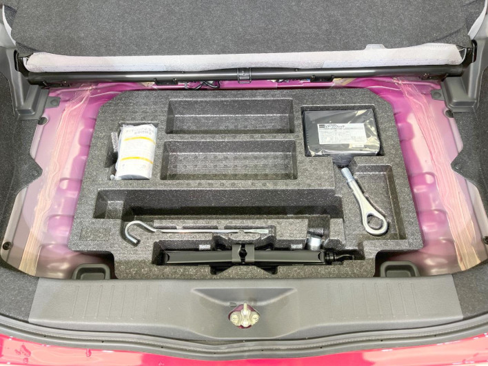 2018 Daihatsu Boon 5BA-M700S (UW-69f56b22e1873)[23]