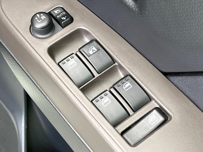 2021 Toyota Roomy 5BA-M900A (UW-69f56b2a4d40f)[21]