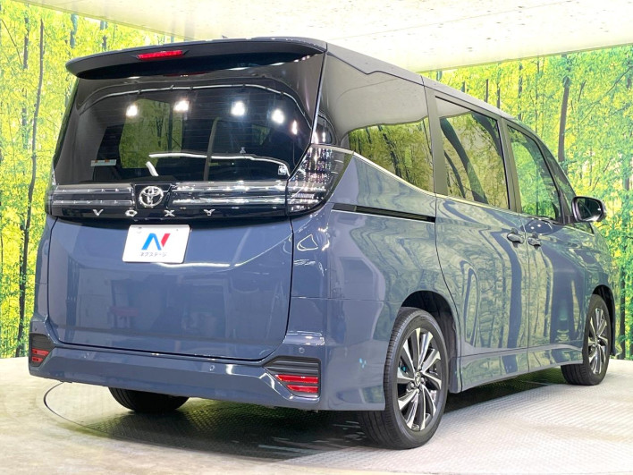 2022 Toyota Voxy 6BA-MZRA90W (UW-69f56b8369ede)[17]