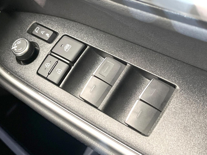 2022 Toyota Voxy 6BA-MZRA90W (UW-69f56b8369ede)[22]