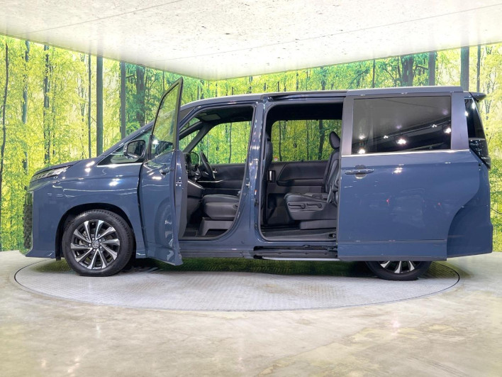 2022 Toyota Voxy 6BA-MZRA90W (UW-69f56b8369ede)[21]