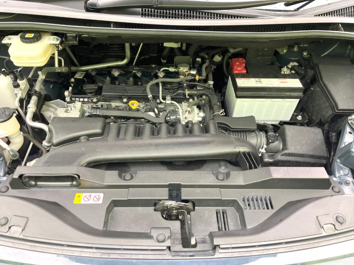 2022 Toyota Voxy 6BA-MZRA90W (UW-69f56b8369ede)[4]