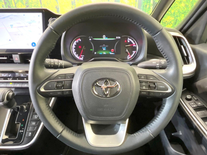 2022 Toyota Voxy 6BA-MZRA90W (UW-69f56b8369ede)[24]