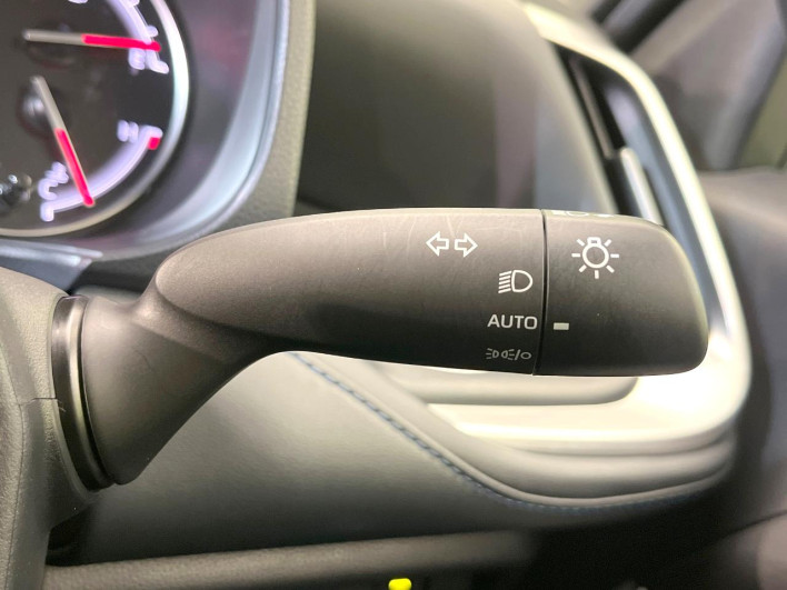 2022 Toyota Voxy 6BA-MZRA90W (UW-69f56b8369ede)[28]