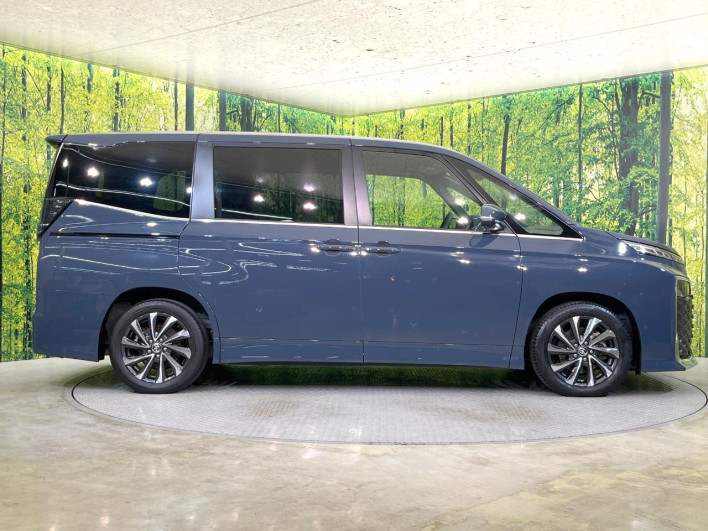 2022 Toyota Voxy 6BA-MZRA90W (UW-69f56b8369ede)[16]