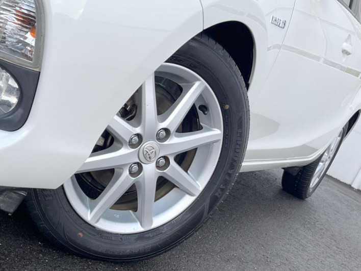 2012 Toyota Aqua DAA-NHP10 (UW-69f56b8a0c0ff)[5]