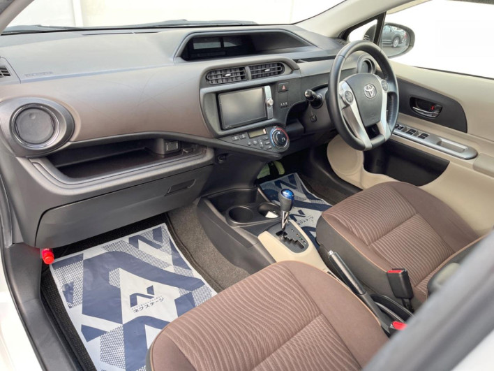 2012 Toyota Aqua DAA-NHP10 (UW-69f56b8a0c0ff)[21]