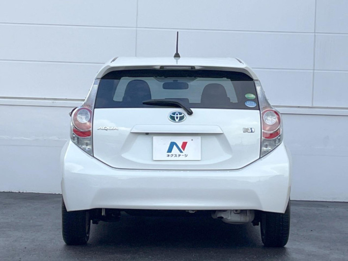 2012 Toyota Aqua DAA-NHP10 (UW-69f56b8a0c0ff)[18]