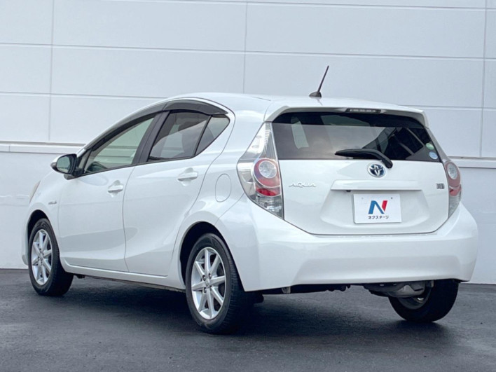 2012 Toyota Aqua DAA-NHP10 (UW-69f56b8a0c0ff)[17]
