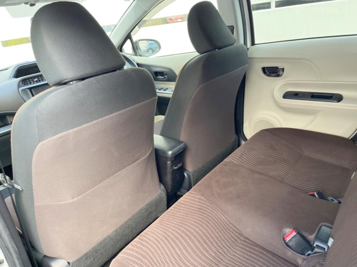 2012 Toyota Aqua DAA-NHP10 (UW-69f56b8a0c0ff)[26]