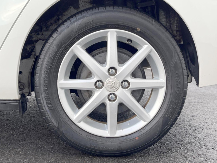 2012 Toyota Aqua DAA-NHP10 (UW-69f56b8a0c0ff)[7]