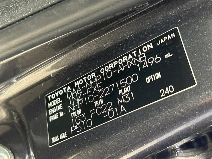 2013 Toyota Aqua DAA-NHP10 (UW-69f56b8a2e7ca)[1]