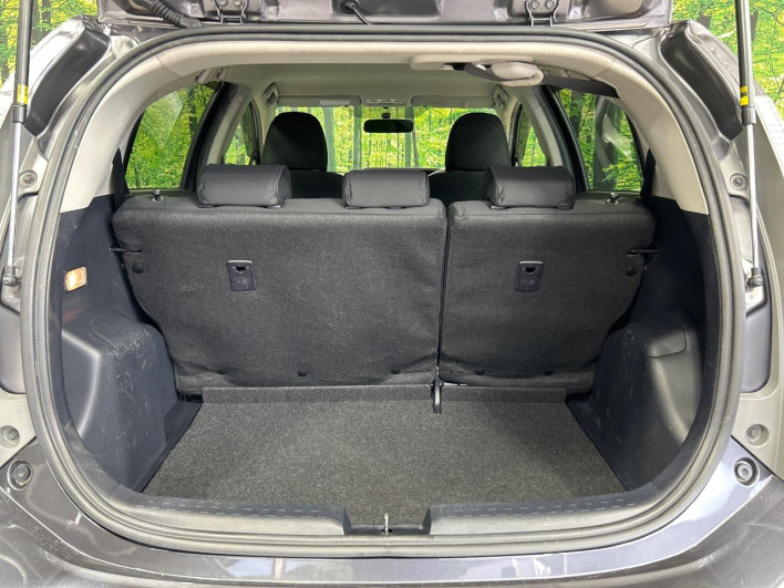 2013 Toyota Aqua DAA-NHP10 (UW-69f56b8a2e7ca)[26]