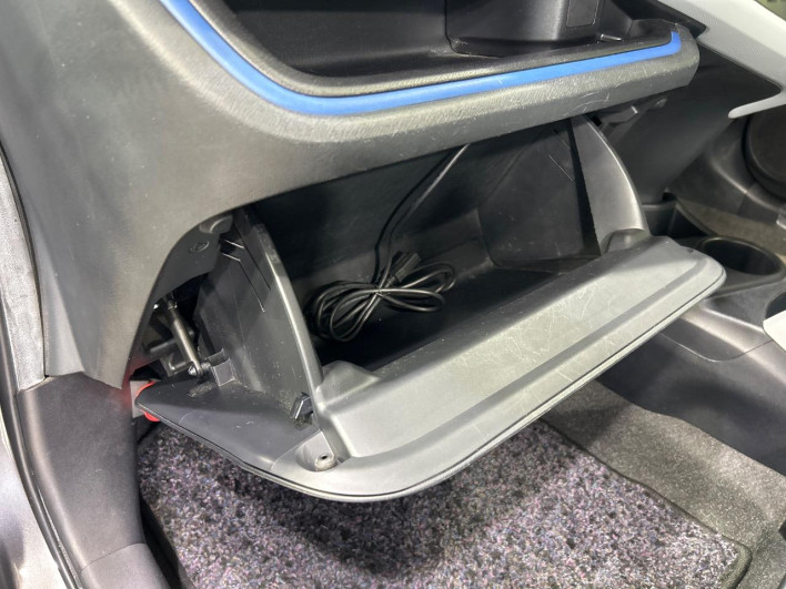 2013 Toyota Aqua DAA-NHP10 (UW-69f56b8a2e7ca)[5]