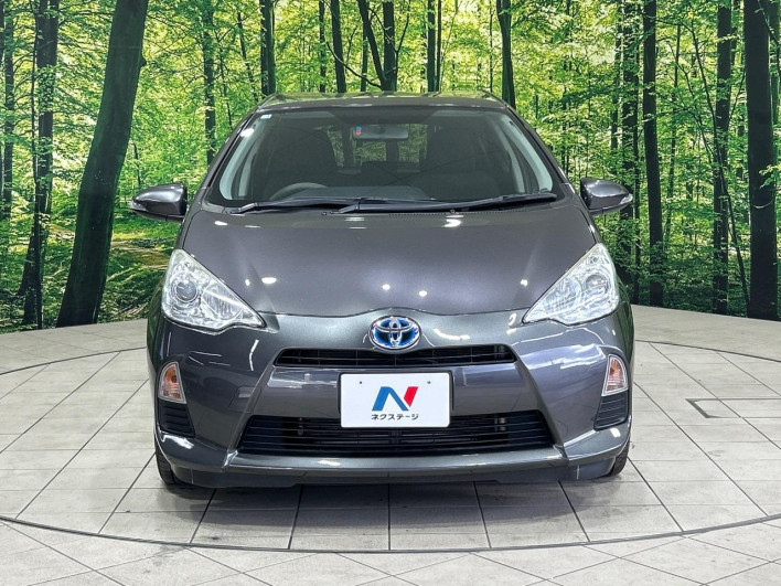 2013 Toyota Aqua DAA-NHP10 (UW-69f56b8a2e7ca)[15]