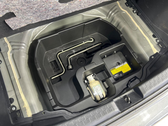 2013 Toyota Aqua DAA-NHP10 (UW-69f56b8a2e7ca)[29]