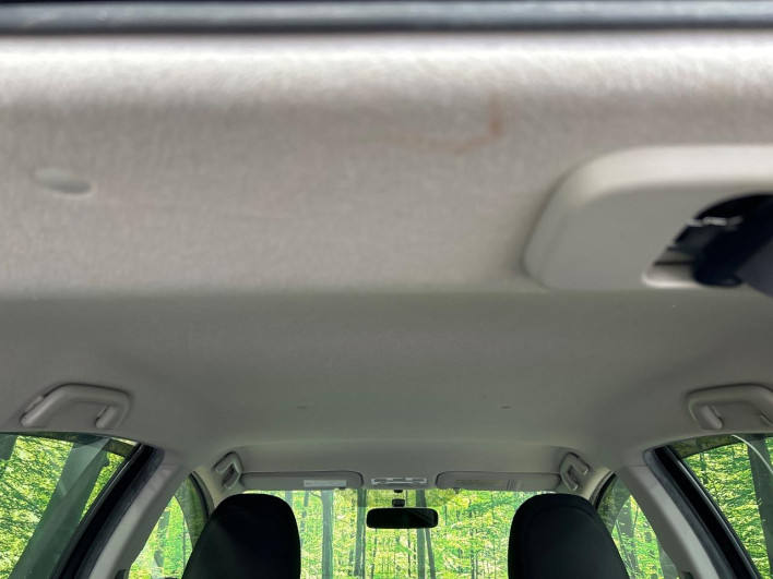 2013 Toyota Aqua DAA-NHP10 (UW-69f56b8a2e7ca)[28]