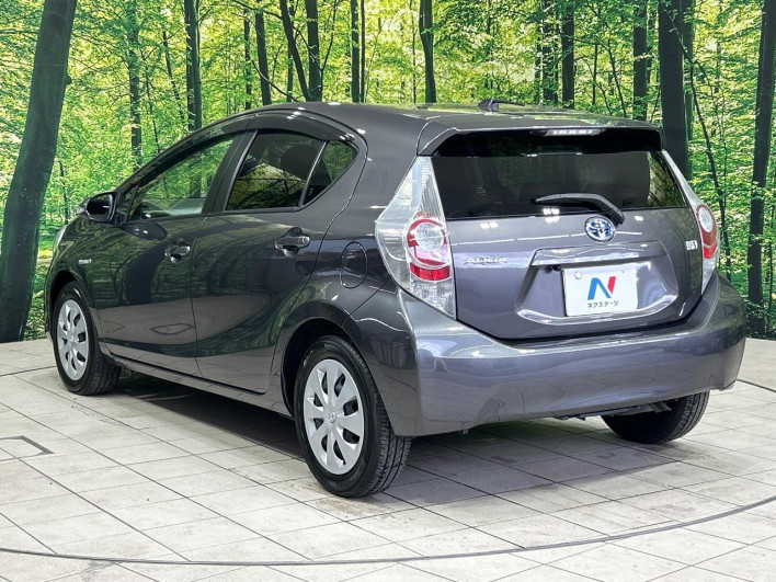 2013 Toyota Aqua DAA-NHP10 (UW-69f56b8a2e7ca)[20]