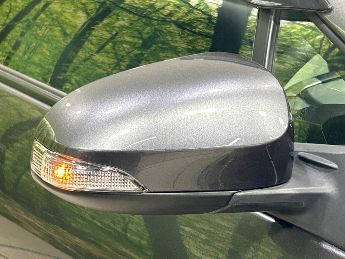 2013 Toyota Aqua DAA-NHP10 (UW-69f56b8a2e7ca)[12]
