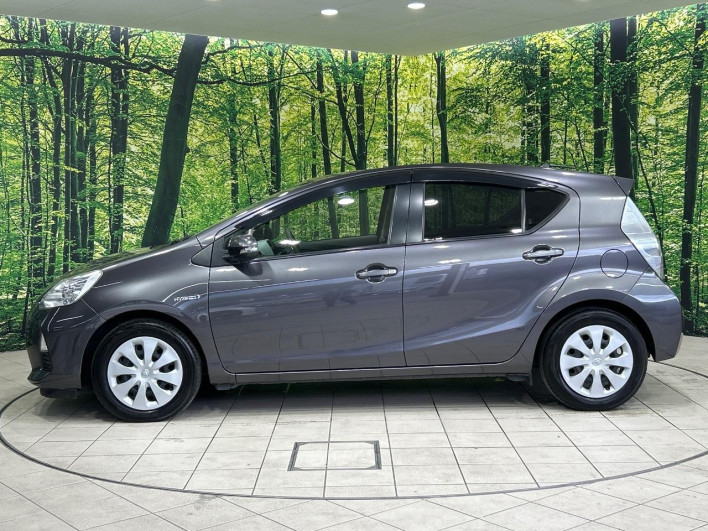 2013 Toyota Aqua DAA-NHP10 (UW-69f56b8a2e7ca)[21]