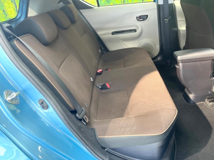 2013 Toyota Aqua DAA-NHP10 (UW-69f56b8a45ce2)[27]