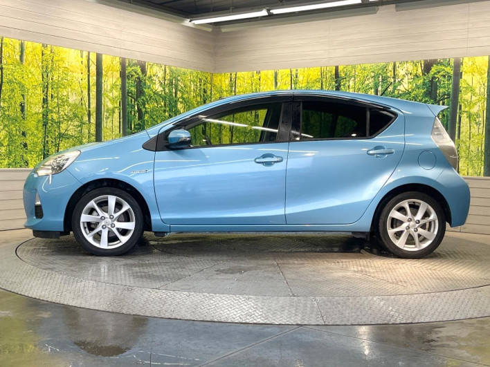 2013 Toyota Aqua DAA-NHP10 (UW-69f56b8a45ce2)[7]