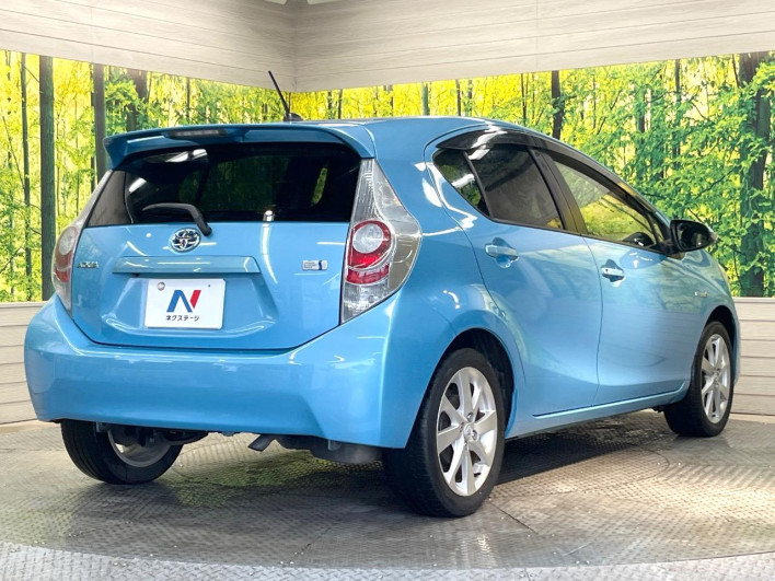 2013 Toyota Aqua DAA-NHP10 (UW-69f56b8a45ce2)[25]