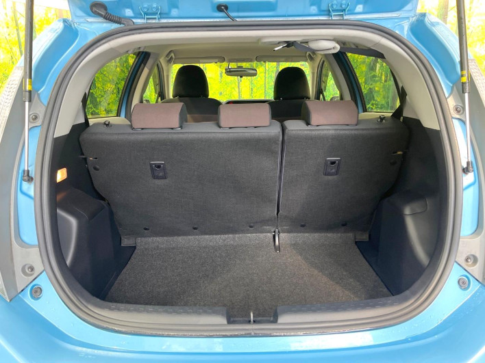 2013 Toyota Aqua DAA-NHP10 (UW-69f56b8a45ce2)[21]