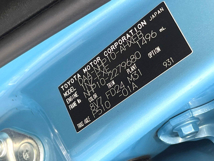 2013 Toyota Aqua DAA-NHP10 (UW-69f56b8a45ce2)[1]