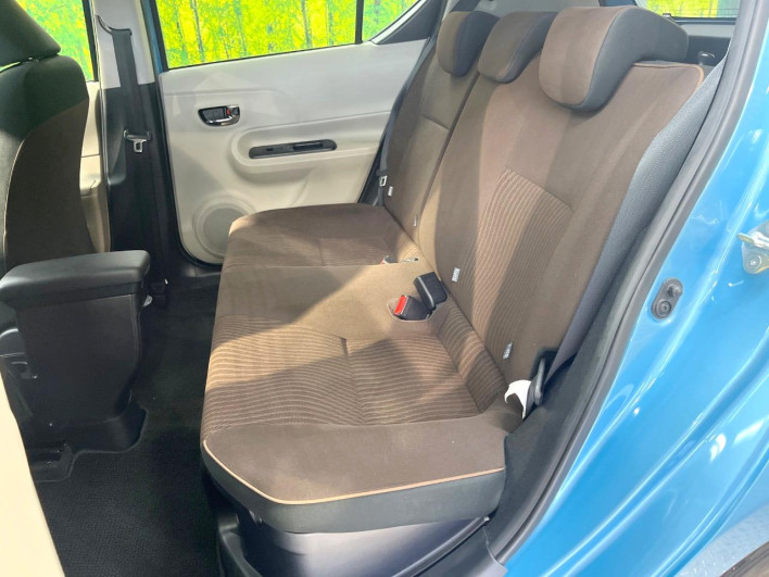 2013 Toyota Aqua DAA-NHP10 (UW-69f56b8a45ce2)[9]