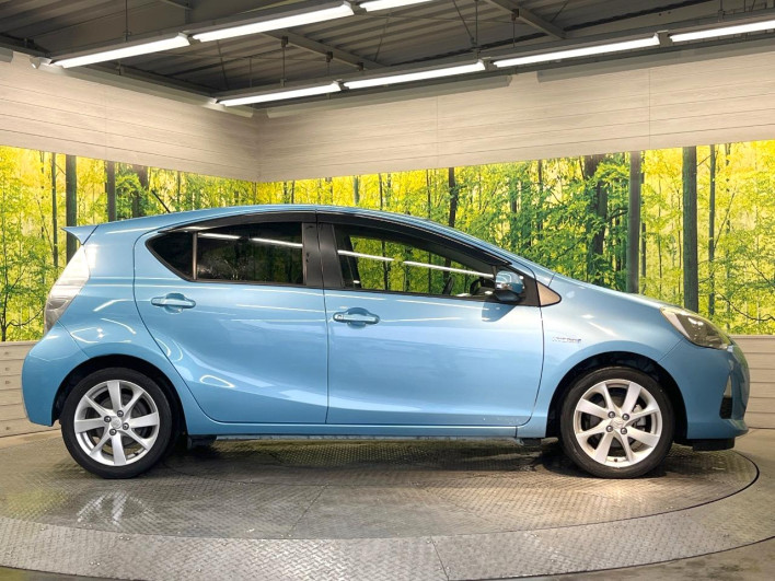 2013 Toyota Aqua DAA-NHP10 (UW-69f56b8a45ce2)[29]