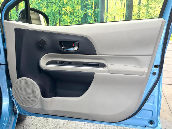 2013 Toyota Aqua DAA-NHP10 (UW-69f56b8a45ce2)[17]