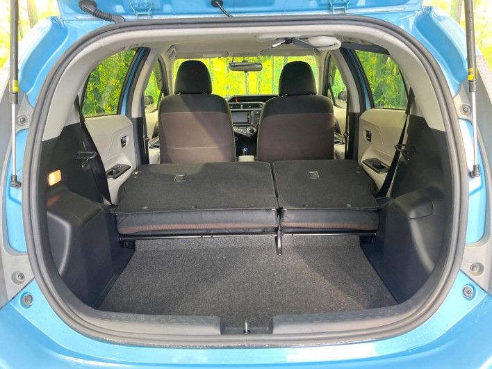 2013 Toyota Aqua DAA-NHP10 (UW-69f56b8a45ce2)[22]