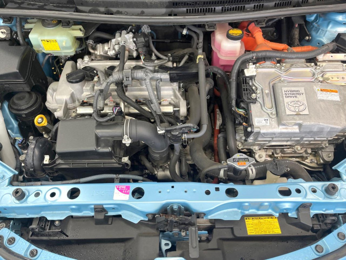 2013 Toyota Aqua DAA-NHP10 (UW-69f56b8a45ce2)[4]