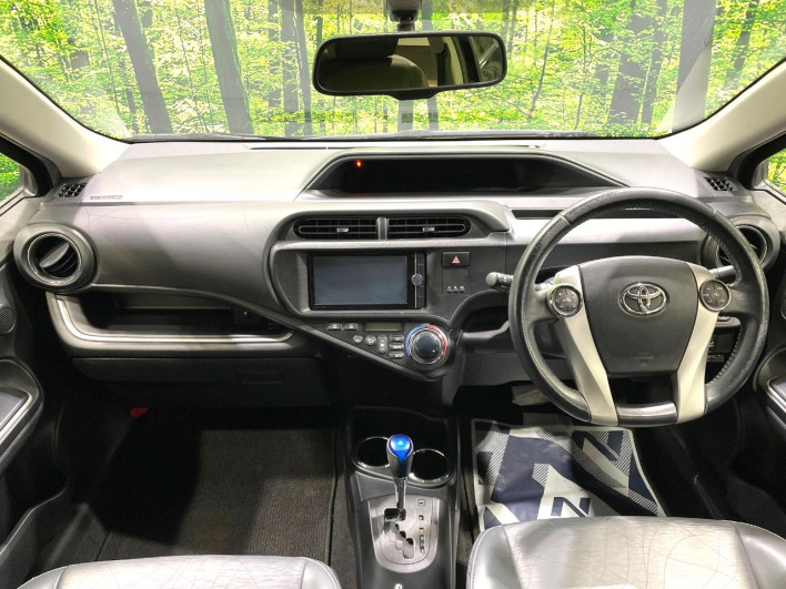 2014 Toyota Aqua DAA-NHP10 (UW-69f56b8d2a21b)[4]