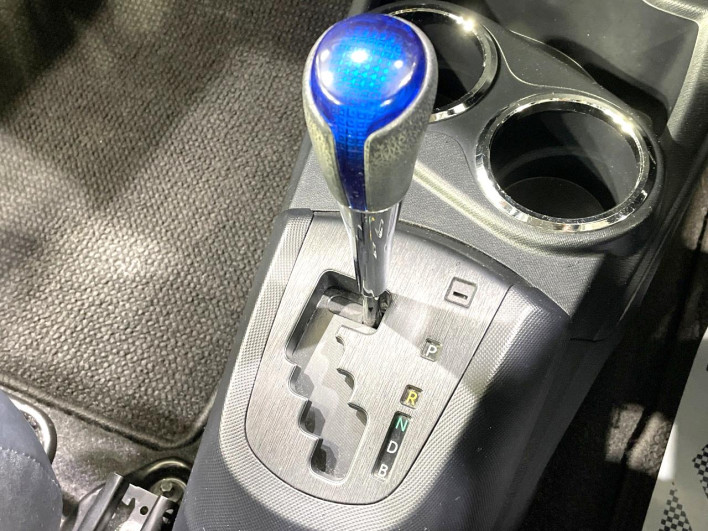 2014 Toyota Aqua DAA-NHP10 (UW-69f56b8d2a21b)[16]