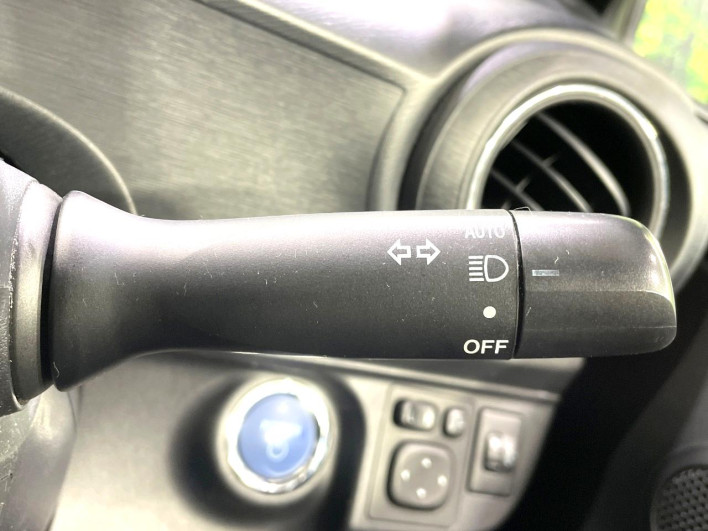 2014 Toyota Aqua DAA-NHP10 (UW-69f56b8d2a21b)[21]