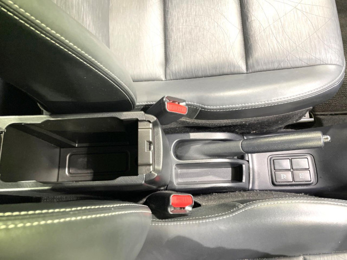 2014 Toyota Aqua DAA-NHP10 (UW-69f56b8d2a21b)[17]