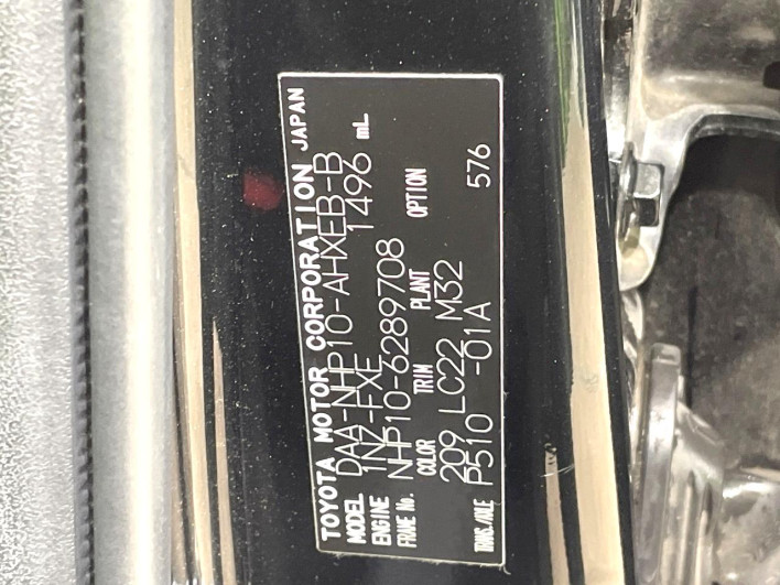 2014 Toyota Aqua DAA-NHP10 (UW-69f56b8d2a21b)[1]