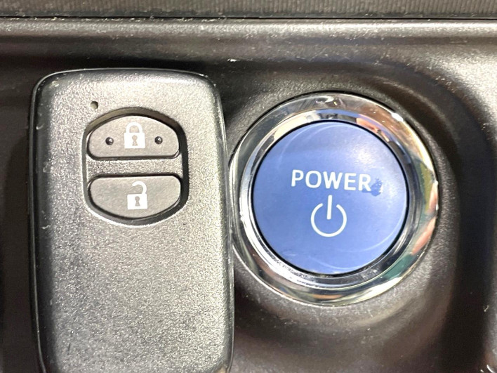 2014 Toyota Aqua DAA-NHP10 (UW-69f56b8d2a21b)[10]