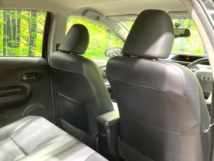 2014 Toyota Aqua DAA-NHP10 (UW-69f56b8d2a21b)[6]