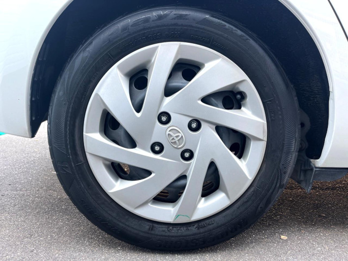 2015 Toyota Aqua DAA-NHP10 (UW-69f56b8d37a03)[6]