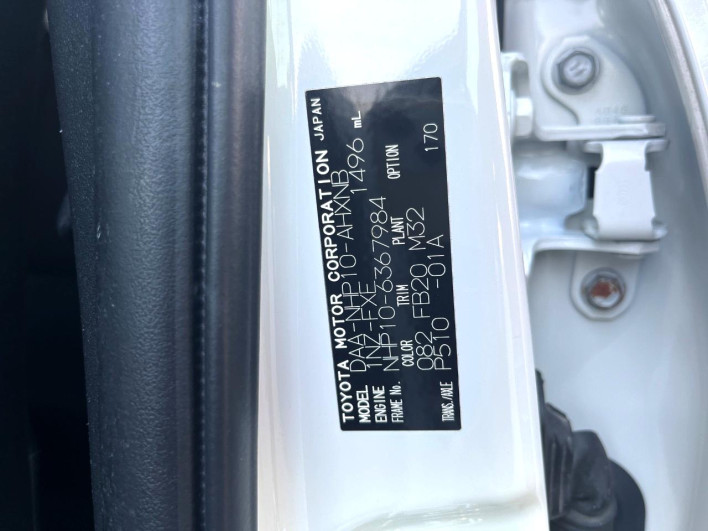 2015 Toyota Aqua DAA-NHP10 (UW-69f56b8d37a03)[1]