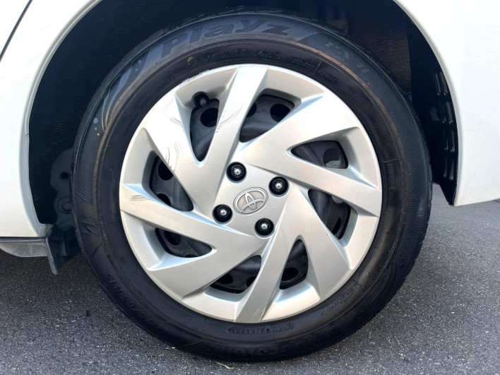 2015 Toyota Aqua DAA-NHP10 (UW-69f56b8d37a03)[7]