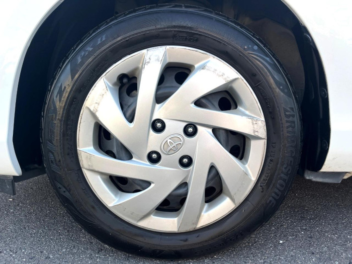 2015 Toyota Aqua DAA-NHP10 (UW-69f56b8d37a03)[8]