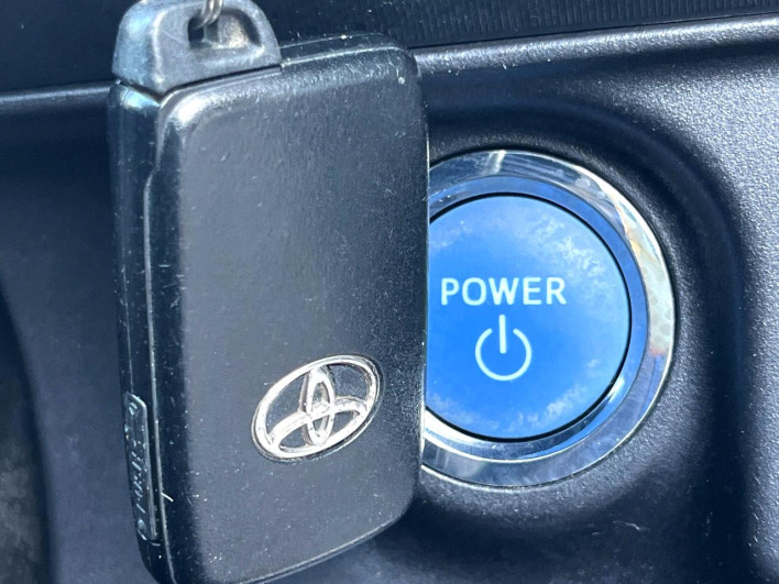 2015 Toyota Aqua DAA-NHP10 (UW-69f56b8d37a03)[17]