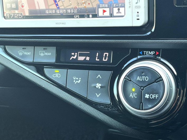 2015 Toyota Aqua DAA-NHP10 (UW-69f56b8d37a03)[24]