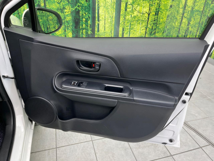 2017 Toyota Aqua DAA-NHP10 (UW-69f56b8f38bb8)[20]