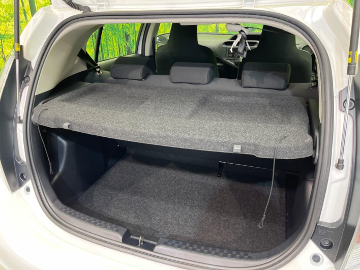 2017 Toyota Aqua DAA-NHP10 (UW-69f56b8f38bb8)[25]