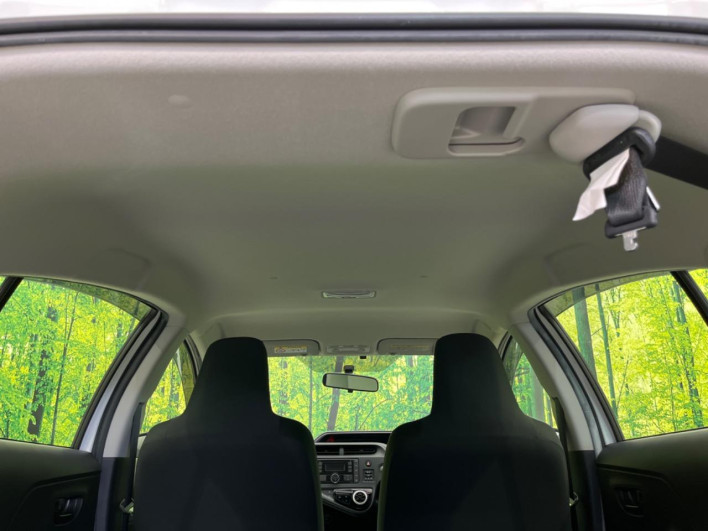 2017 Toyota Aqua DAA-NHP10 (UW-69f56b8f38bb8)[21]